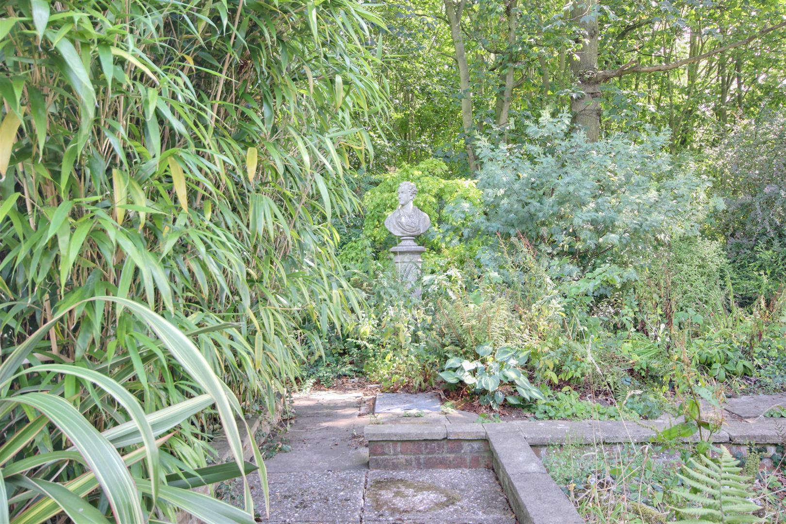 White Cross, Nr. Leven